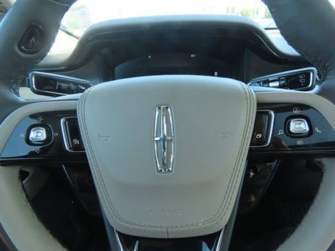 Used 2023 Lincoln Aviator Reserve w/ Jet Package RWD image 27