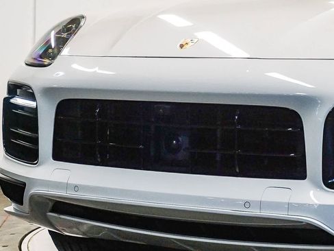 Certified 2023 Porsche Cayenne GTS w/ Premium Package Plus AWD/4WD image 8