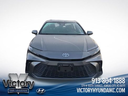 Used 2025 Toyota Camry SE FWD image 8