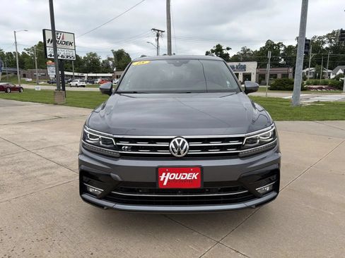 Used 2018 Volkswagen Tiguan SEL Premium w/ R-Line Package AWD/4WD image 2