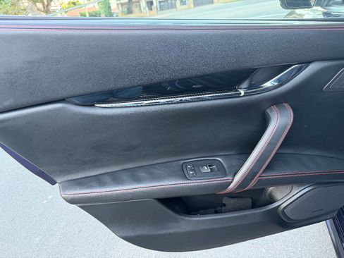 Used 2018 Maserati Quattroporte S GranSport image 18