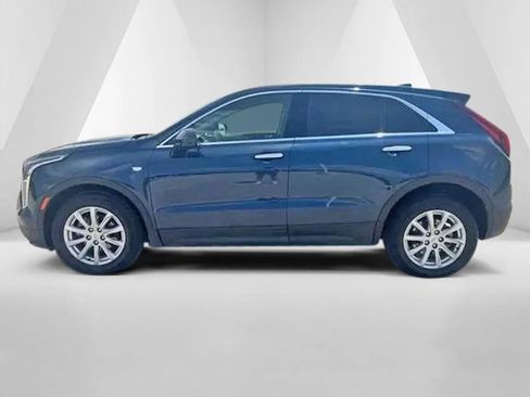 Used 2022 Cadillac XT4 Luxury w/ Cold Weather Package FWD image 4