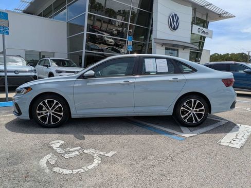 Certified 2026 Volkswagen Jetta SE FWD image 3