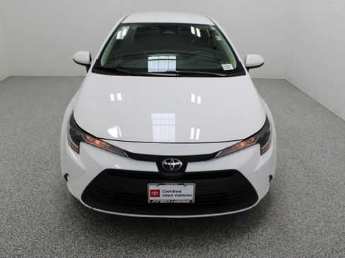 Used 2026 Toyota Corolla LE FWD image 3