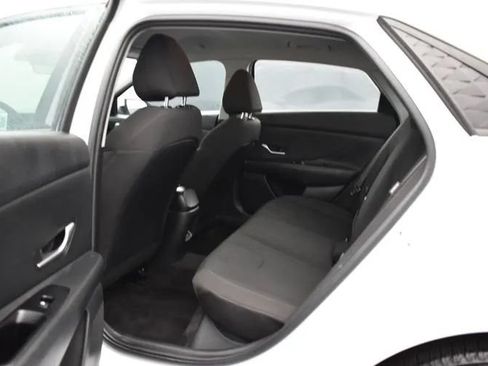 Used 2024 Hyundai Elantra SEL FWD image 15