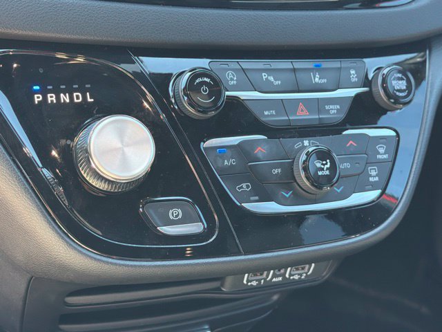 Used 2025 Chrysler Pacifica Select FWD image 26