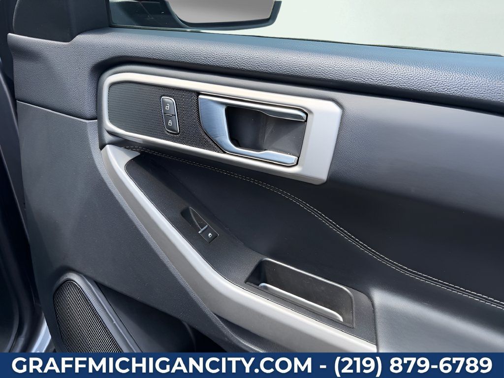 Used 2022 Ford Explorer XLT w/ Equipment Group 202A AWD/4WD image 31