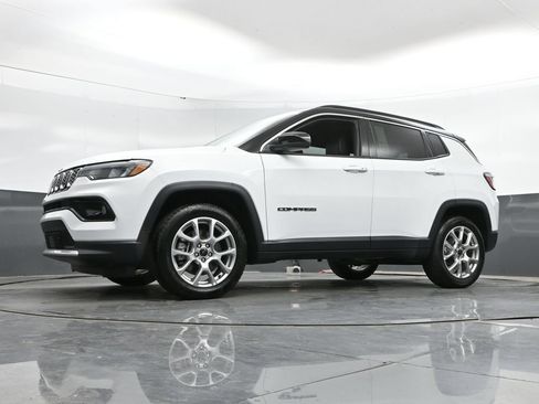 Used 2025 Jeep Compass Limited AWD/4WD image 44