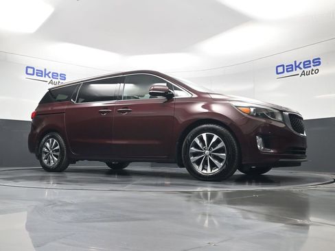 Used 2017 Kia Sedona SX image 37