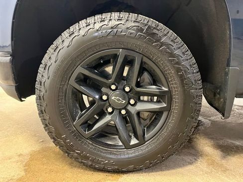 Used 2022 Chevrolet Silverado 1500 LTZ w/ Z71 Off-Road Package image 29