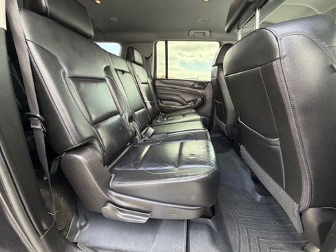 Used 2017 Chevrolet Suburban LT image 9