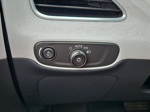Used 2019 Chevrolet Bolt Premier w/ Infotainment Package FWD image 17