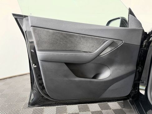 Used 2022 Tesla Model Y Performance AWD/4WD image 31