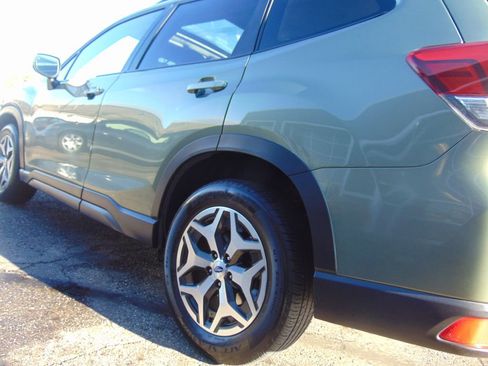 Used 2019 Subaru Forester Premium image 16