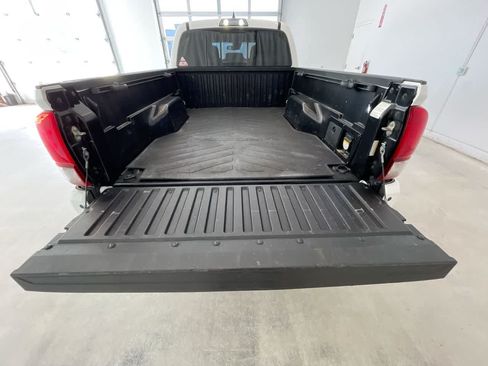 Certified 2019 Toyota Tacoma TRD Off-Road w/ Technology Package AWD/4WD image 23