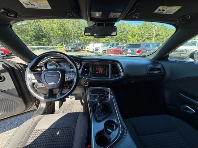 Used 2016 Dodge Challenger SXT RWD image 11
