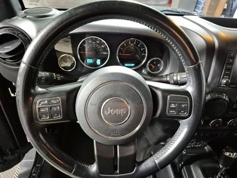 Used 2017 Jeep Wrangler Unlimited Sahara AWD/4WD image 11