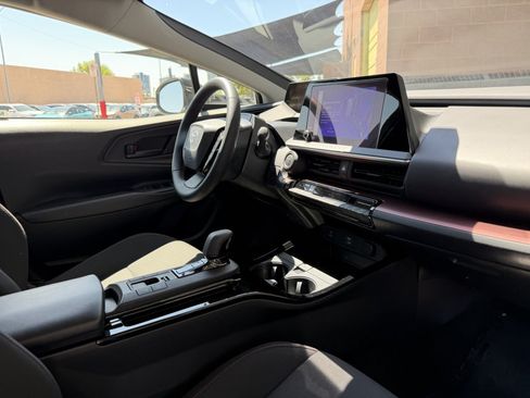 Used 2025 Toyota Prius Plug-In Hybrid FWD image 35