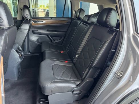 Used 2025 Volkswagen Atlas SE AWD/4WD image 22