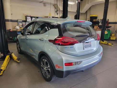 Used 2019 Chevrolet Bolt Premier w/ Infotainment Package image 4