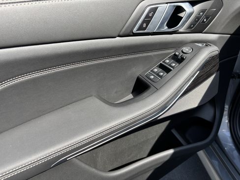 Used 2024 BMW X5 xDrive40i w/ Executive Package image 14