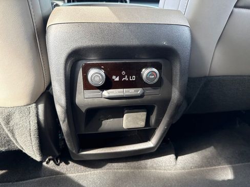 Used 2026 GMC Acadia Elevation w/ Elevation Premium Package FWD image 26