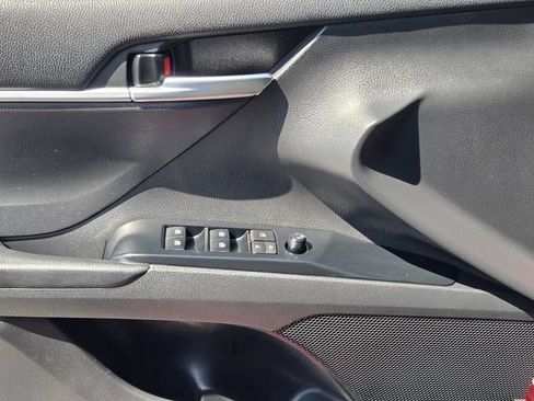 Used 2018 Toyota Camry LE FWD image 22