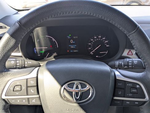 Used 2022 Toyota Sienna XLE image 30