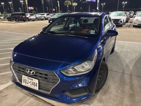 Used 2021 Hyundai Accent SE image 2