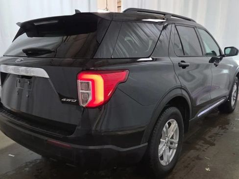 Used 2023 Ford Explorer XLT AWD/4WD image 3