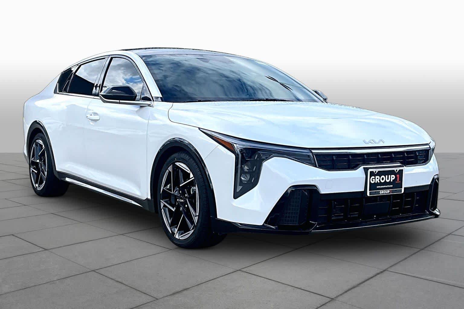 Used 2025 Kia K4 GT-Line w/ GT-Line Premium Package FWD image 3