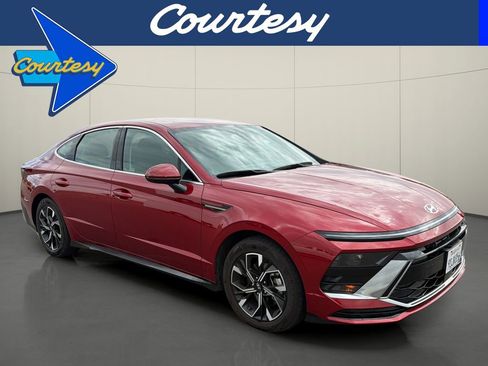 Used 2025 Hyundai Sonata SEL FWD image 1