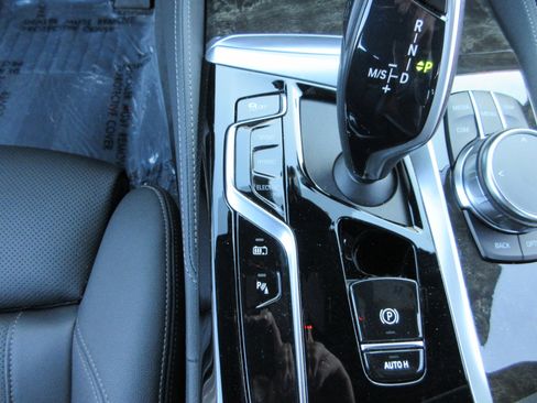 Used 2023 BMW 530e w/ M Sport Package image 49