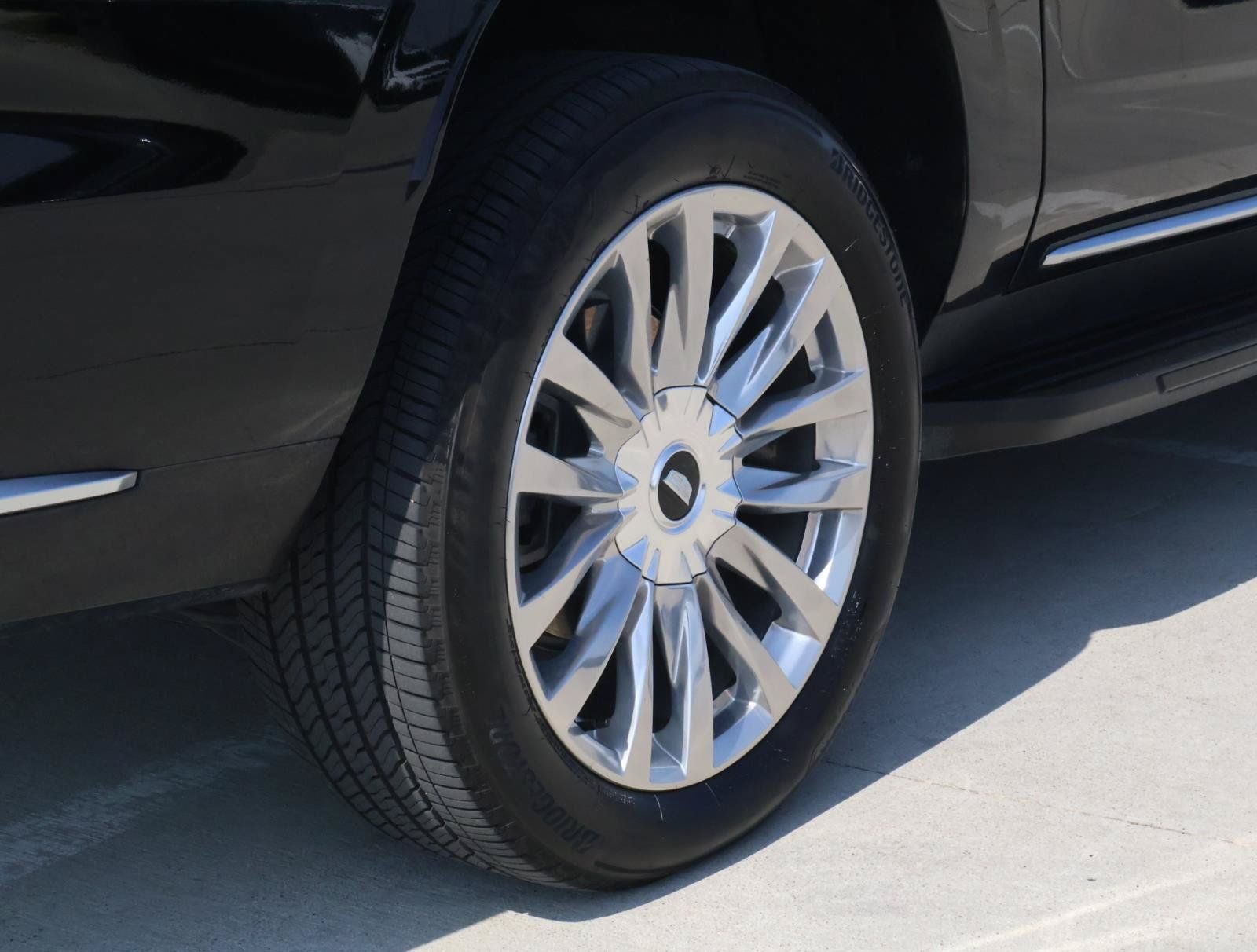 Used 2024 Cadillac Escalade ESV Premium Luxury w/ Performance Package AWD/4WD image 12