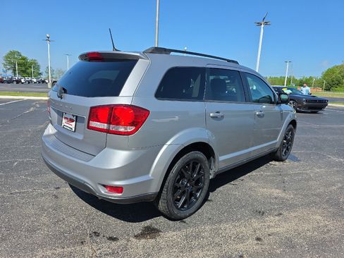 Used 2019 Dodge Journey SE w/ Connectivity Group FWD image 6