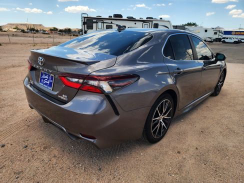 Used 2021 Toyota Camry SE FWD image 5