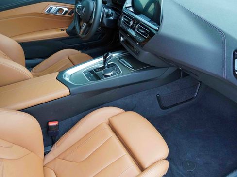 Certified 2025 BMW Z4 M40i w/ Premium Package image 10