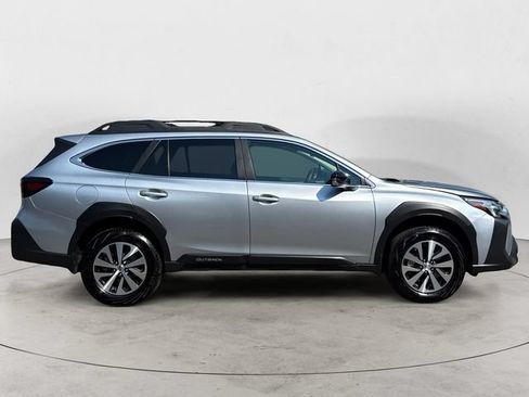 Used 2025 Subaru Outback Premium AWD/4WD image 4