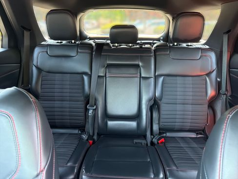Used 2025 Ford Explorer ST-Line w/ ST-Line Street Pack AWD/4WD image 16