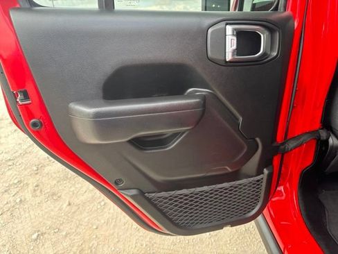 Used 2025 Jeep Wrangler Unlimited Rubicon AWD/4WD image 16