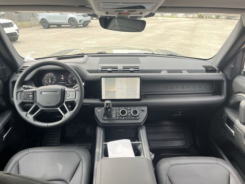 Used 2025 Land Rover Defender 110 S image 14