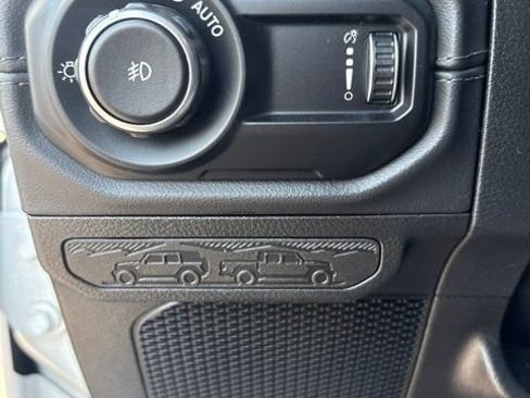 Used 2024 Jeep Wrangler Unlimited Rubicon AWD/4WD image 16