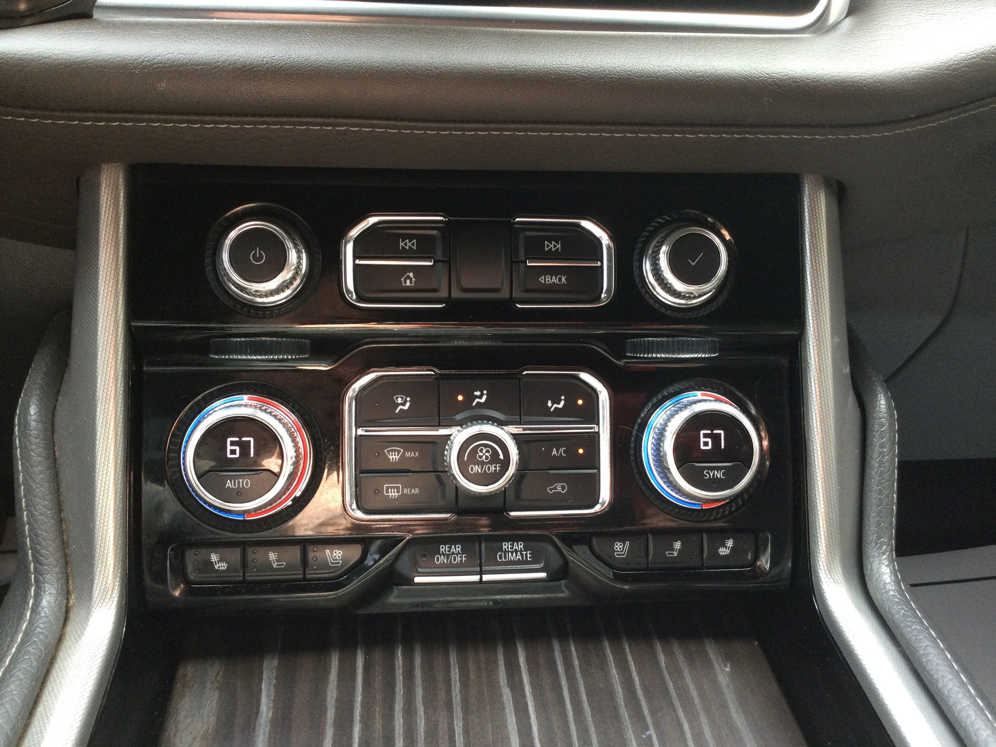 Used 2022 GMC Yukon Denali AWD/4WD image 16