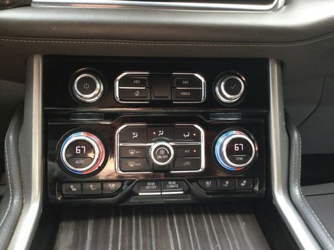 Used 2022 GMC Yukon Denali AWD/4WD image 16