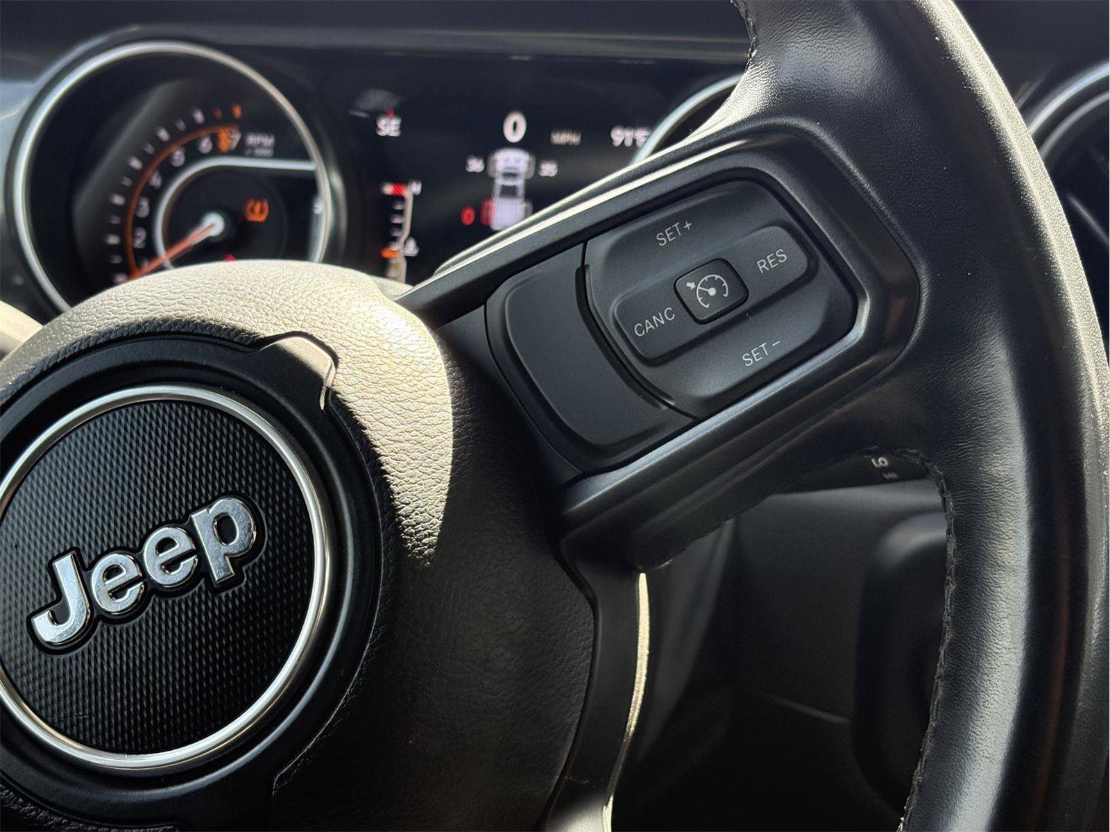 Used 2022 Jeep Gladiator Sport AWD/4WD image 16