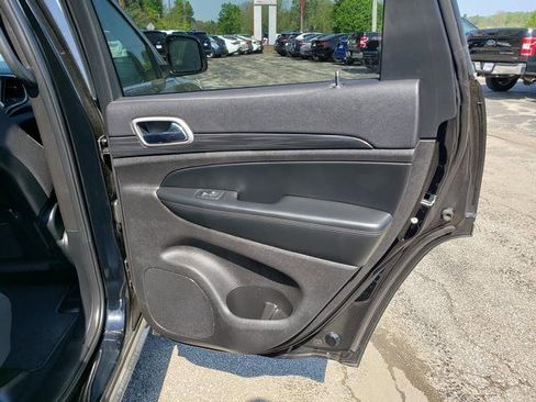Used 2020 Jeep Grand Cherokee Laredo AWD/4WD image 18