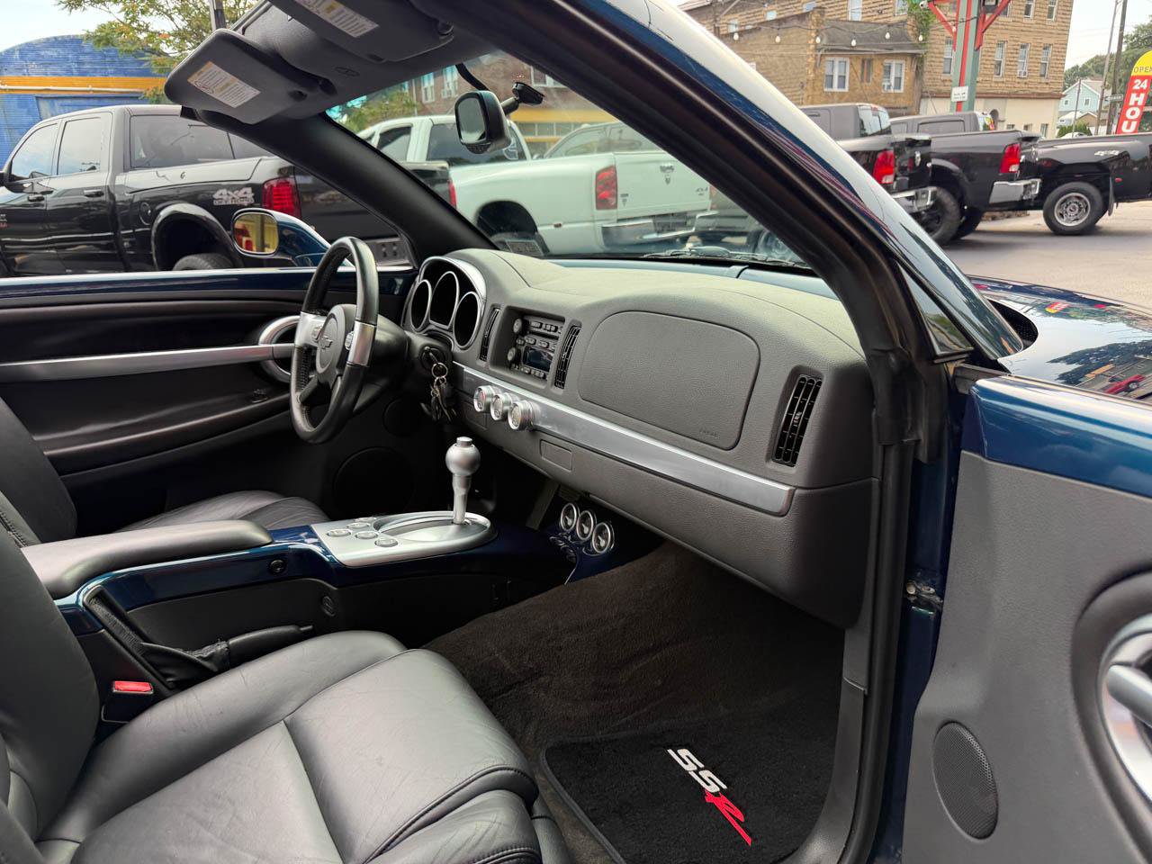 Used 2005 Chevrolet SSR w/ Preferred Equipment Group RWD image 27