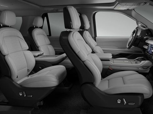 New 2026 Lincoln Navigator L Reserve AWD/4WD image 4