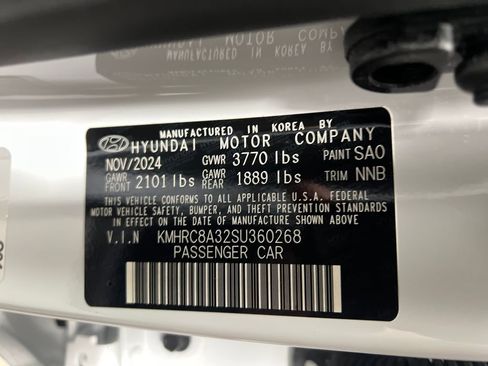 Used 2025 Hyundai Venue Limited FWD image 31