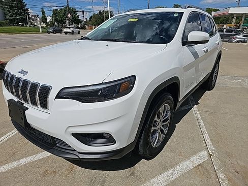 Certified 2021 Jeep Cherokee Latitude Plus w/ Sun & Sound Group image 9